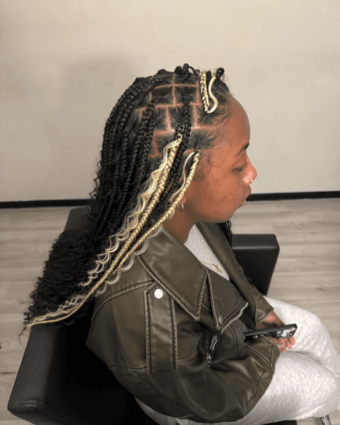 Knotless Braids with Golden Blonde Touch
