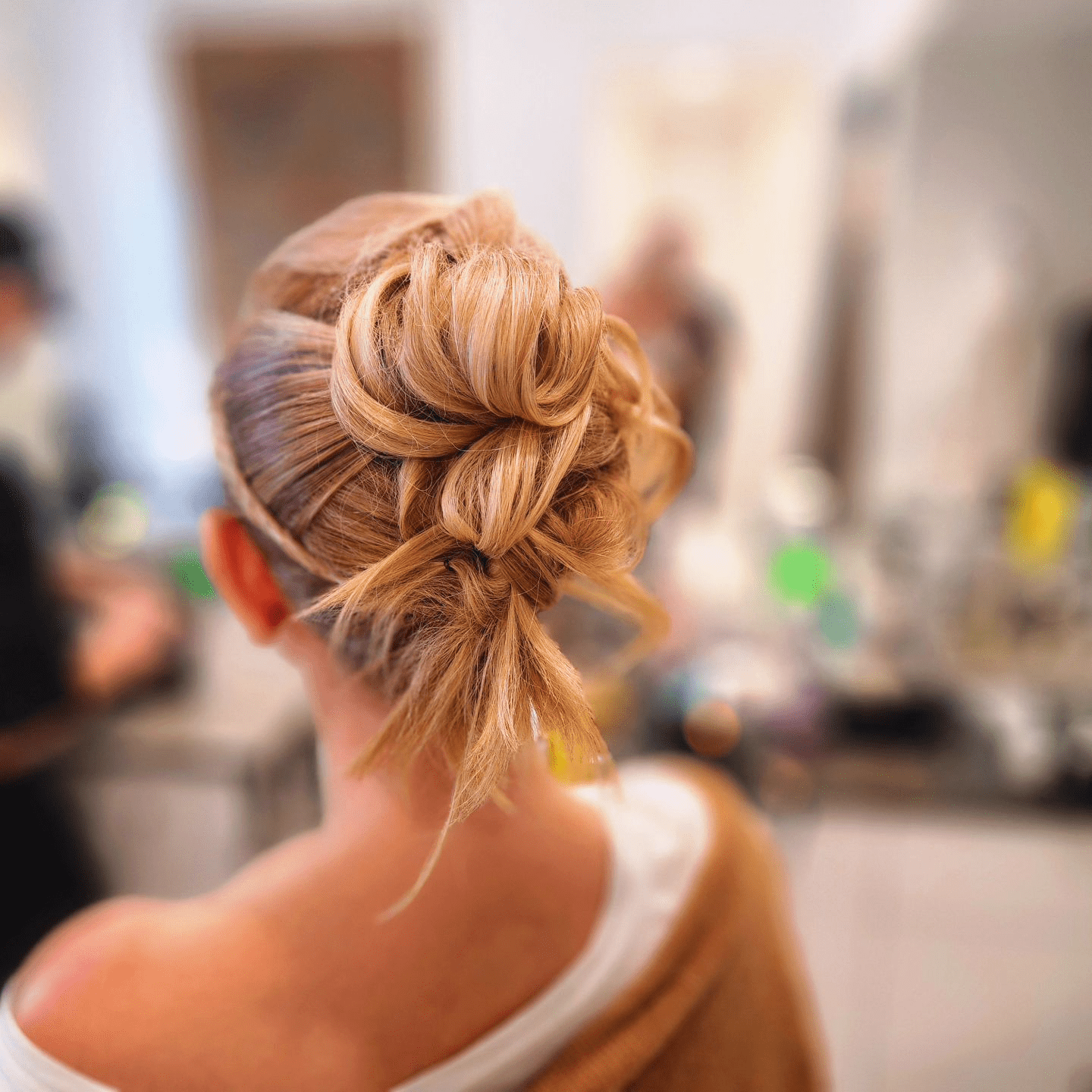 Twisted Elegance Chignon Magic