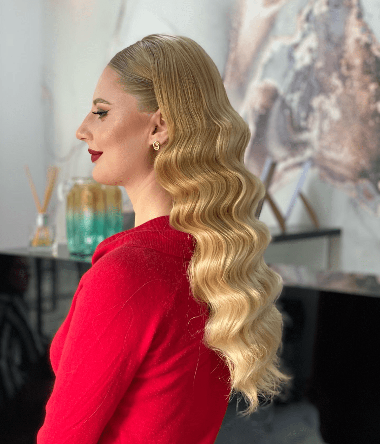 Elegance in Vintage Waves