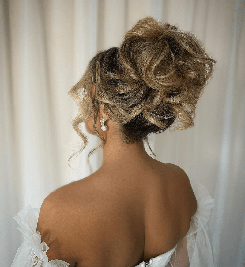 Elegant Romance in Curls