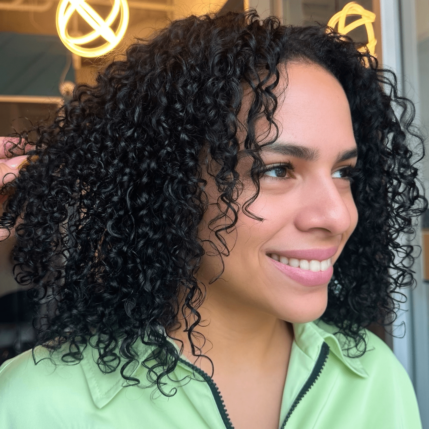 Sculpted Curls, Bold Contours