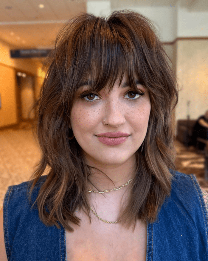 30 Versatile Medium Length Haircuts For Round Faces