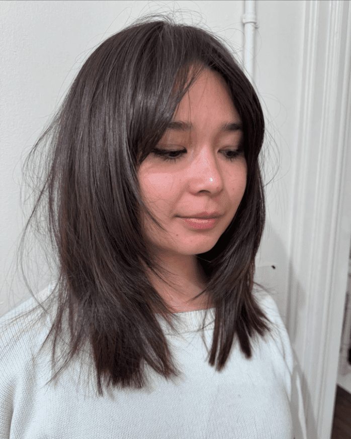 30 Versatile Medium Length Haircuts For Round Faces