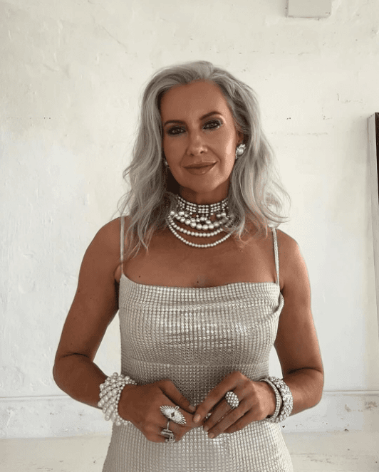 Elegant Gray Waves Flowing