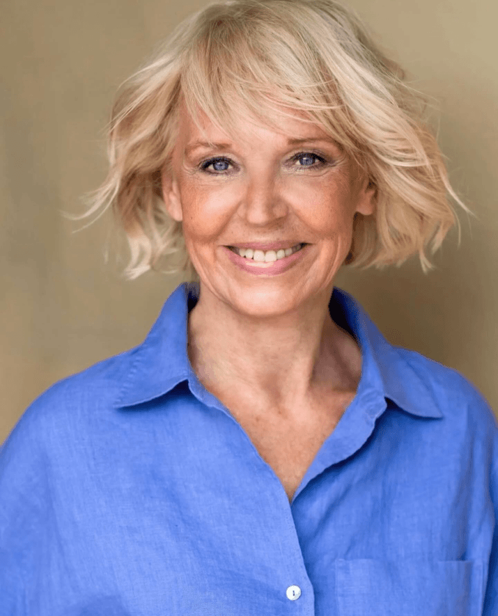 Effortlessly Chic Wavy Bob