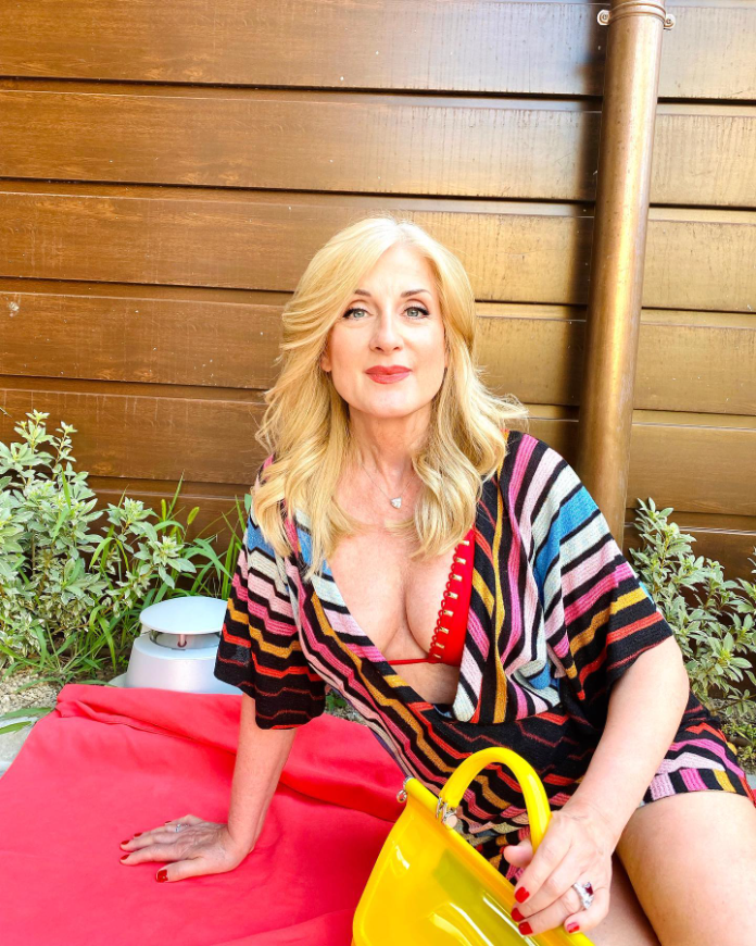 Effortless Blonde Beach Waves