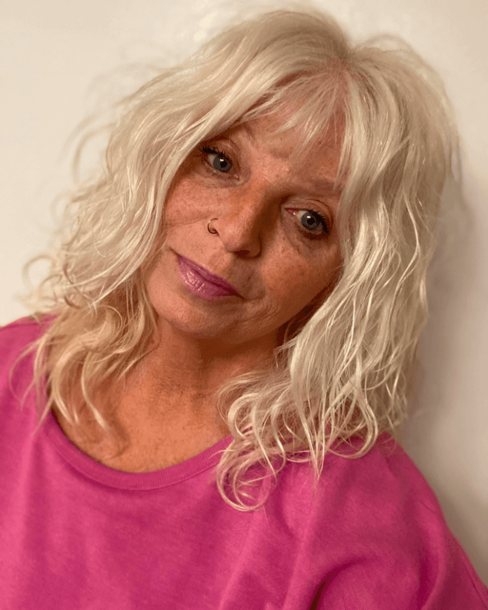 Effortless Wavy Shag Style