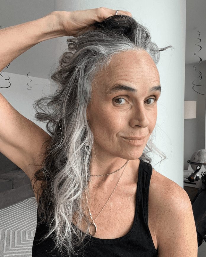 Effortlessly Textured Waves Flow