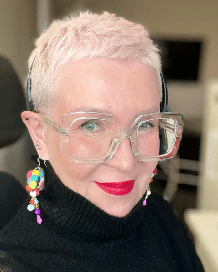 Effortless Blonde Pixie Chic