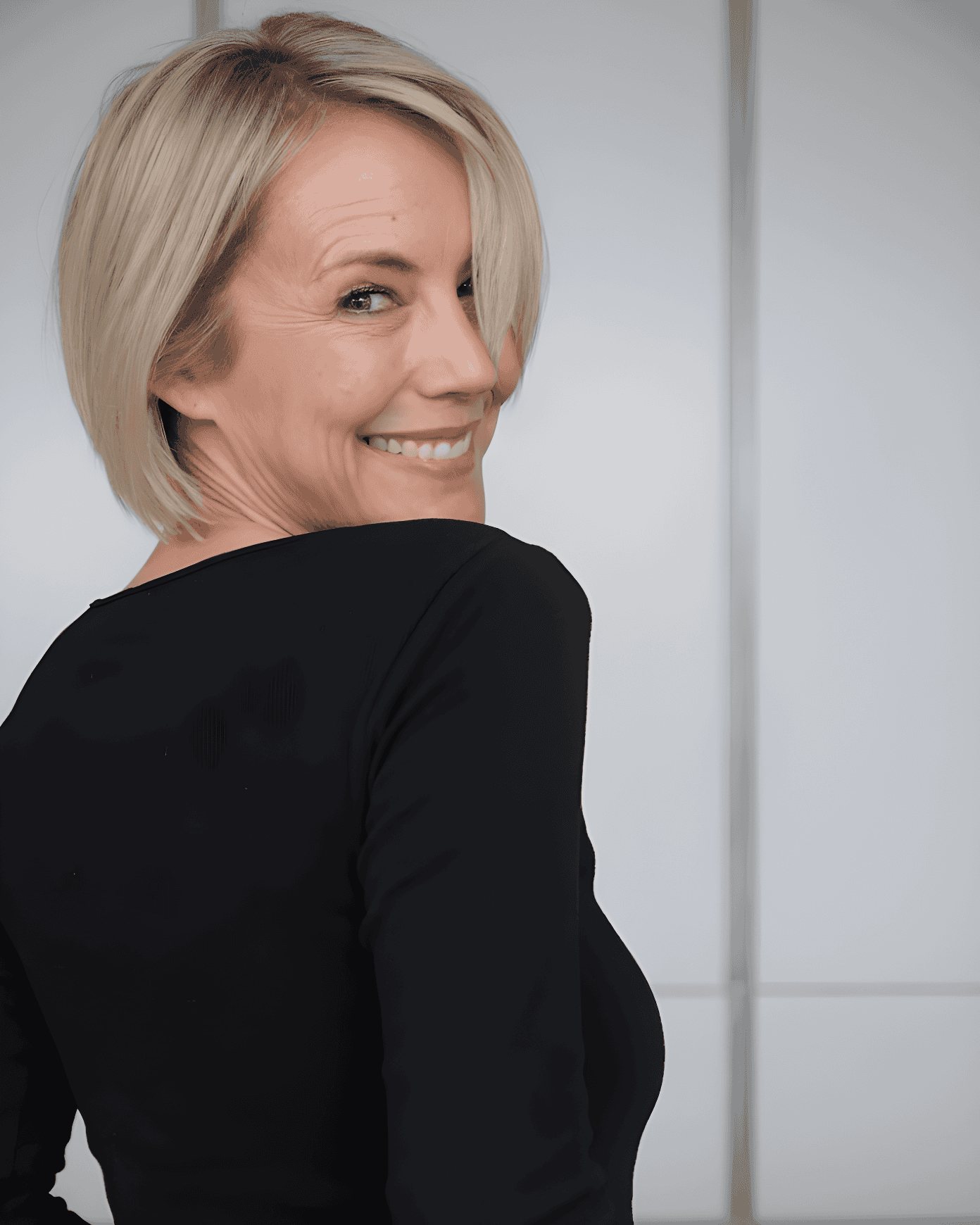 elegant blonde bob style