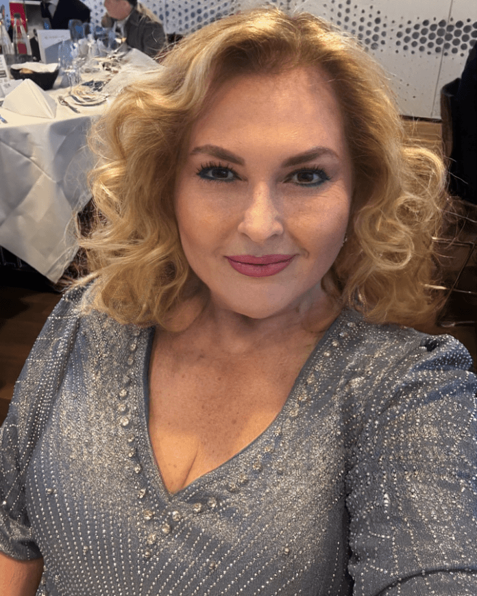 Golden Curls Effortless Elegance